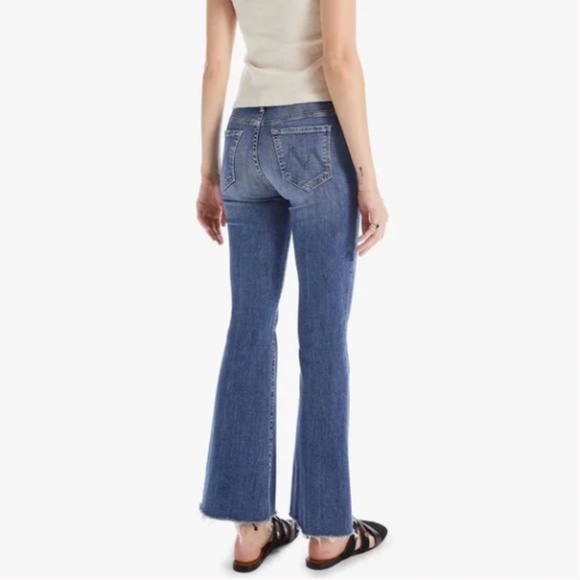 Mother The Weekender Fray Flare Jeans in Walking On Coals 31 - Picture 2 of 10